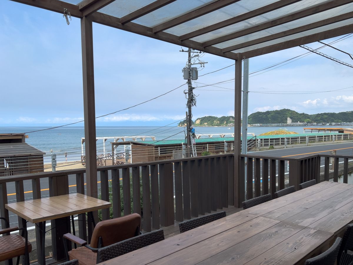 テラスからは江ノ島や富士山まで見える日も