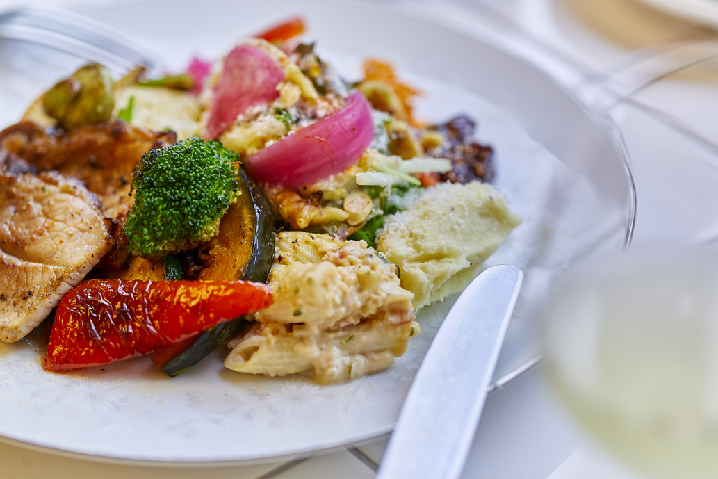 「オールデイプレート」1595円（日によって内容が異なる場合あり）