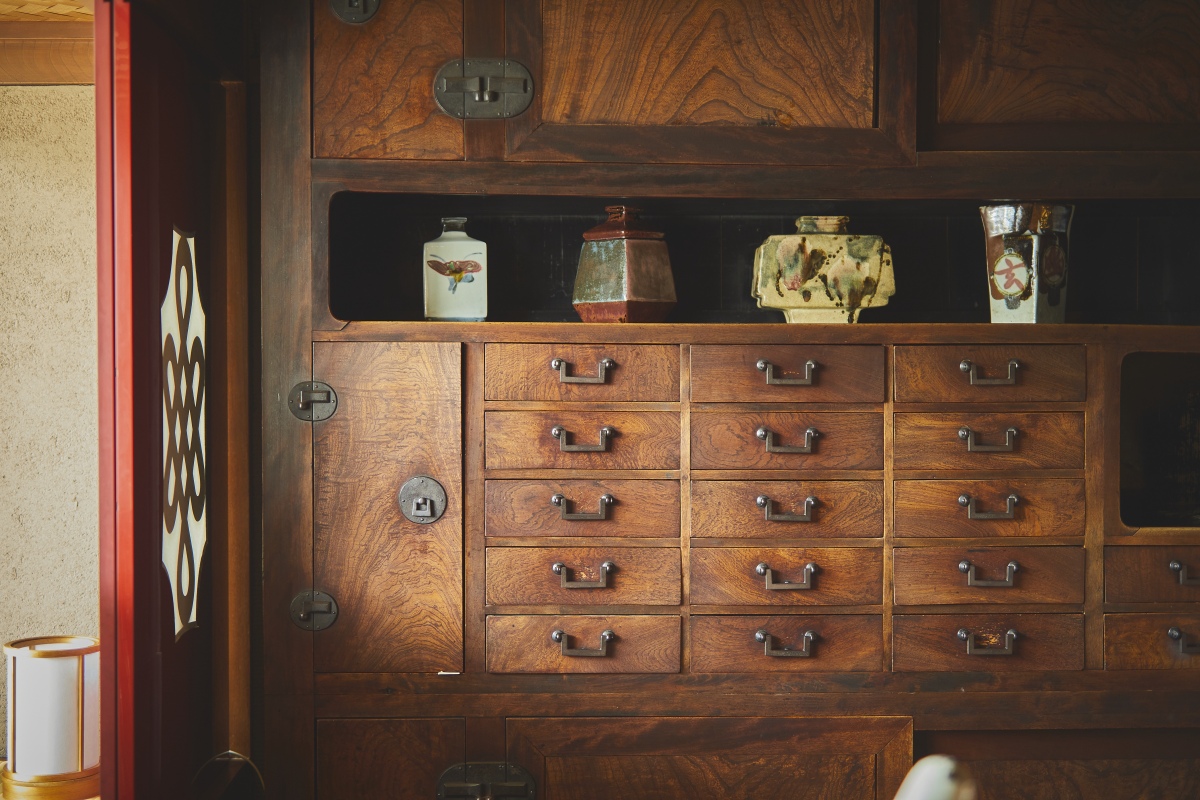 鍵善良房の内観