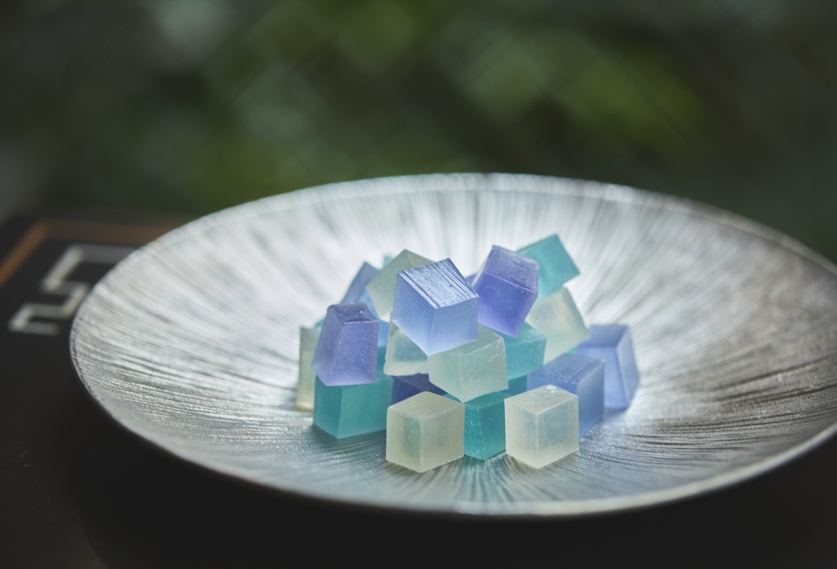 鍵善良房の琥珀