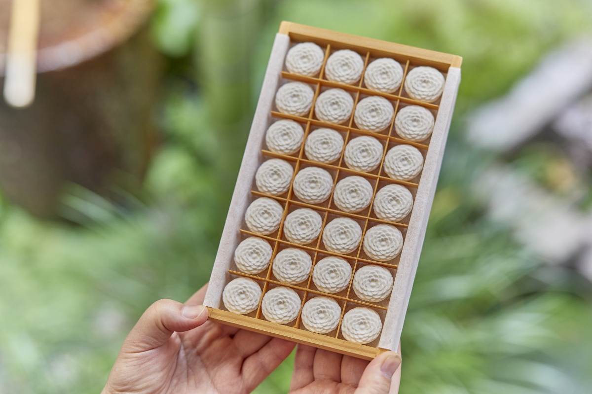 鍵善良房の菊寿糖