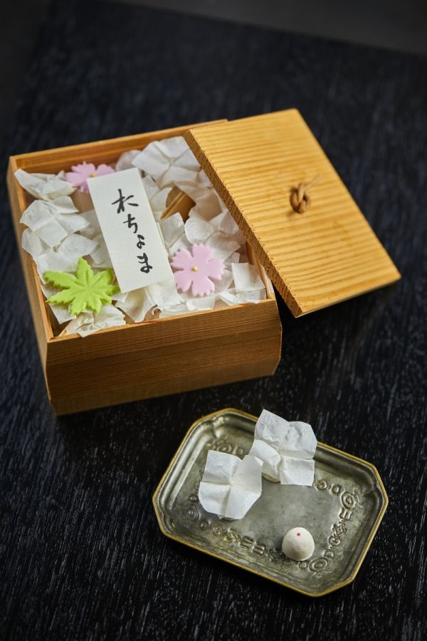 鍵善良房のおちょま