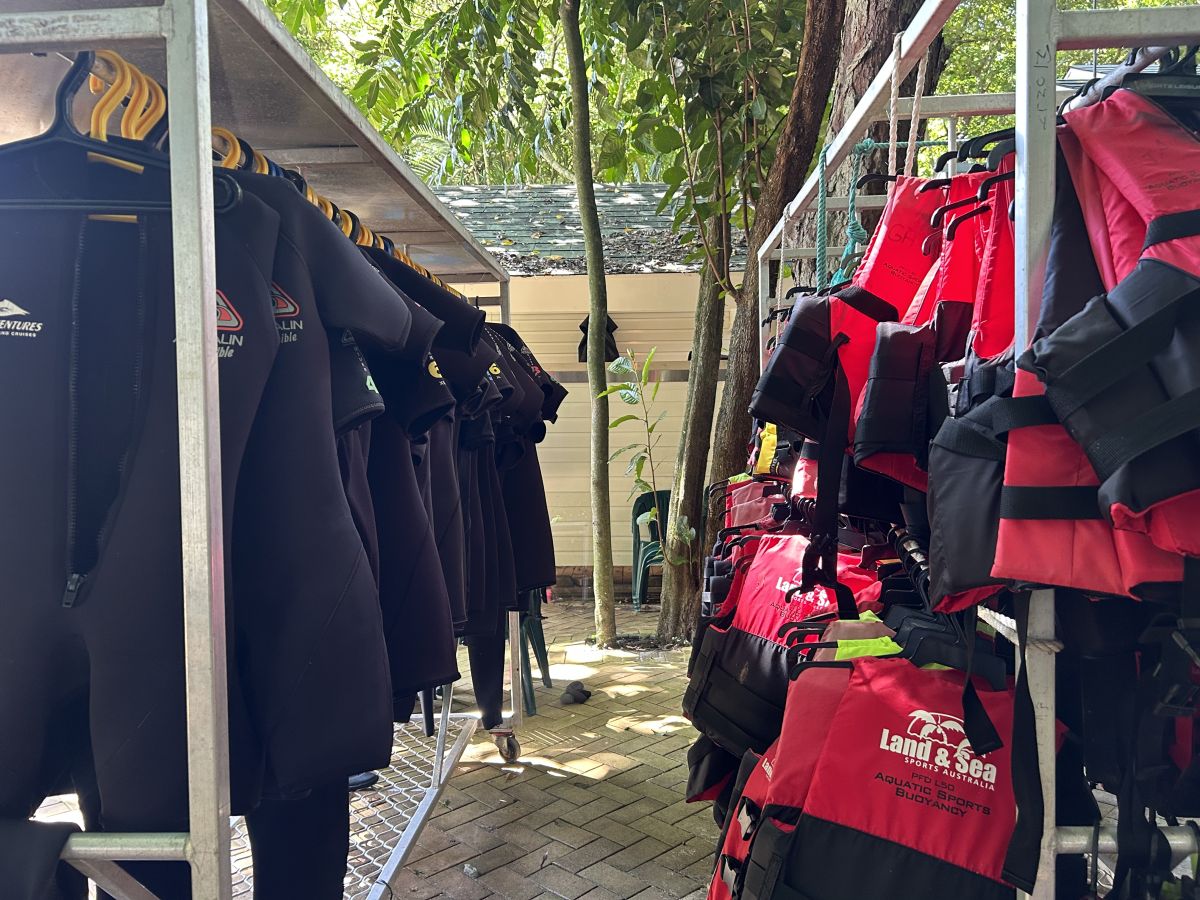 ウェットスーツのレンタルは料金に含まれます