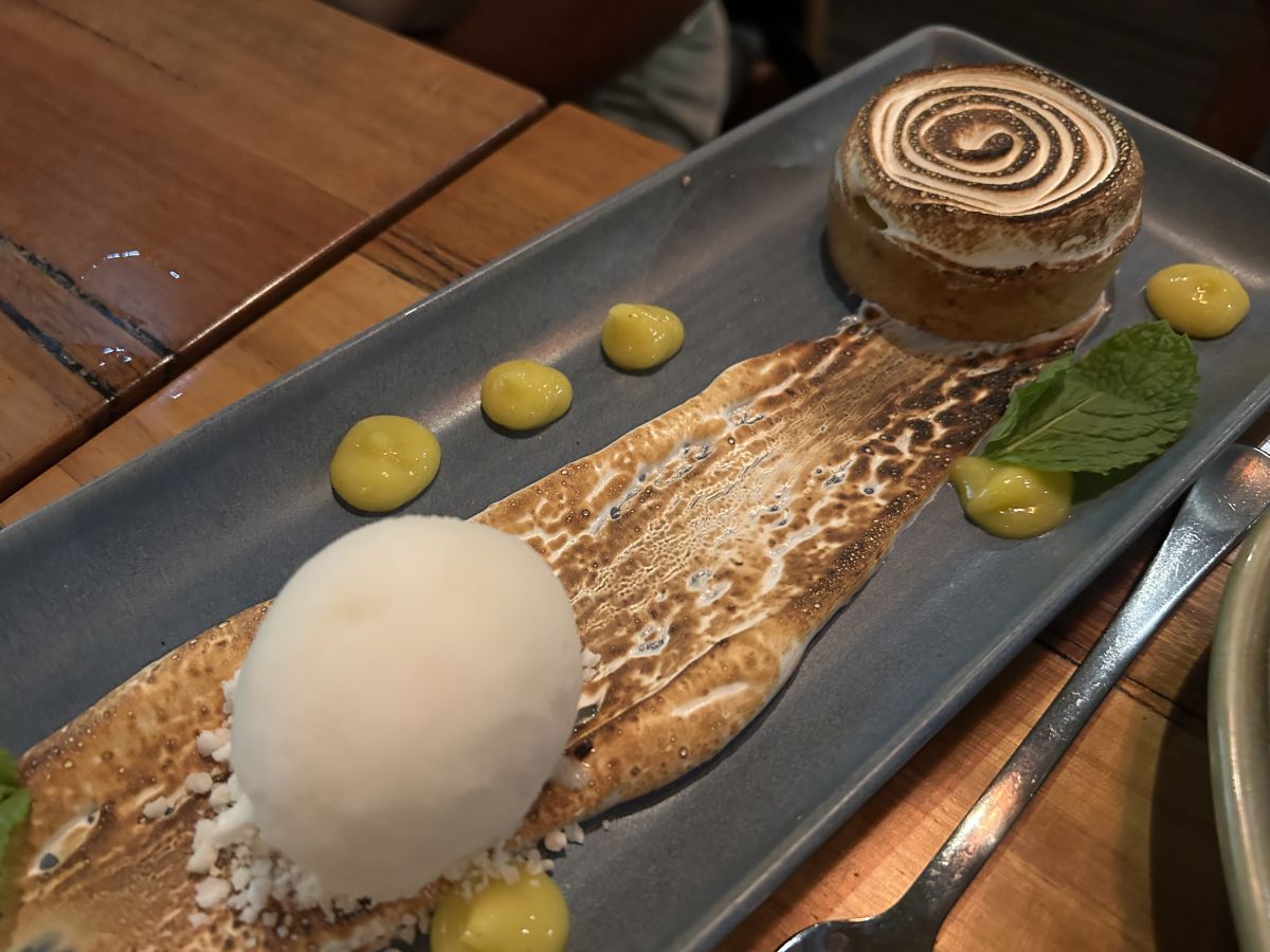 レモンマートルとマカダミアのタルトA$18