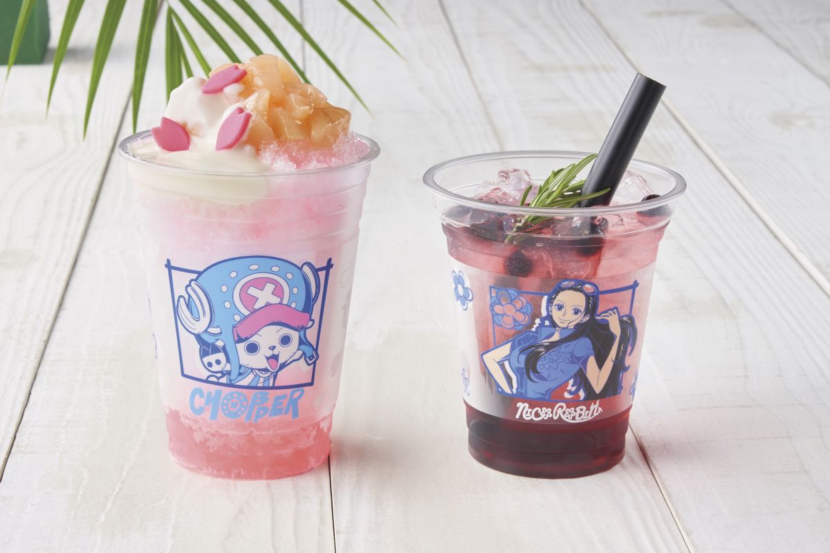 （左）チョッパーの桜舞うピーチヨーグルト・フラッペ ／（右）ロビンのバイオレットカシス・ソーダ