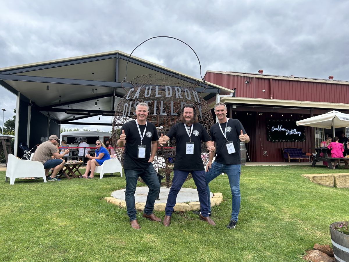 ダレン、グレッグ、グレンの陽気なトリオがお出迎え