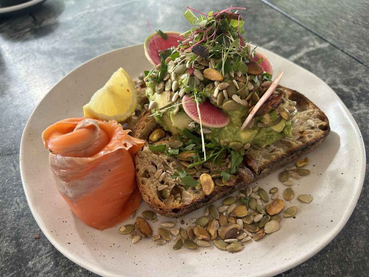 Rustic Avo $18.9　ADD : NZ King Smoked Salmon $7