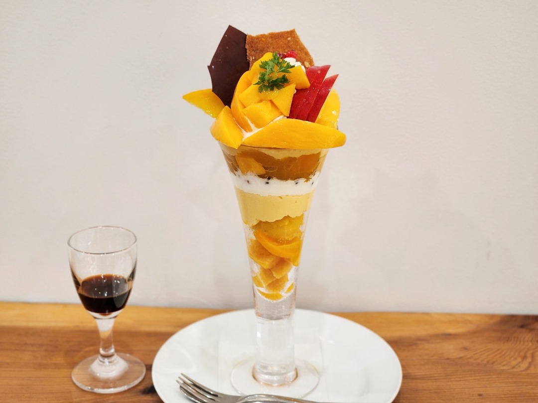 宮崎アップルマンゴーパフェ 4200円