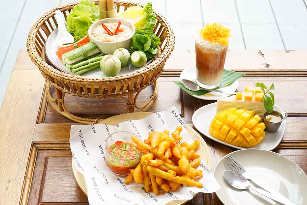 野菜のディップB420（左上）、蓮の茎のスナックB220（左下）、フォイトーンのせタイティーB175（右上）、マンゴーのミルフィーユB165（右下）