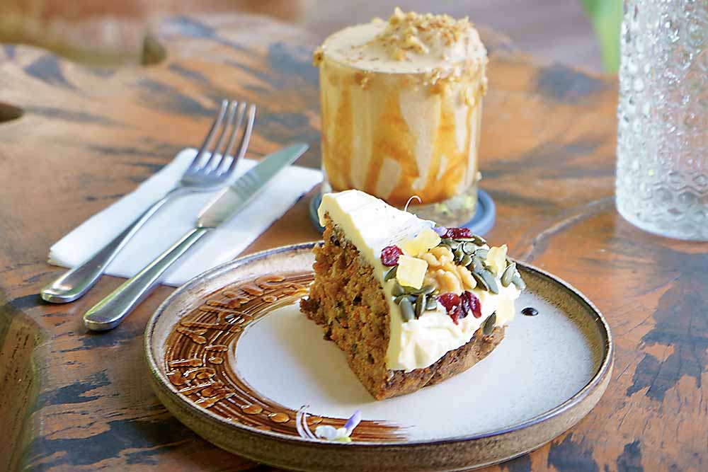 キャロット・ケーキB95、ピーナッツ・バター・フラペチーノB120