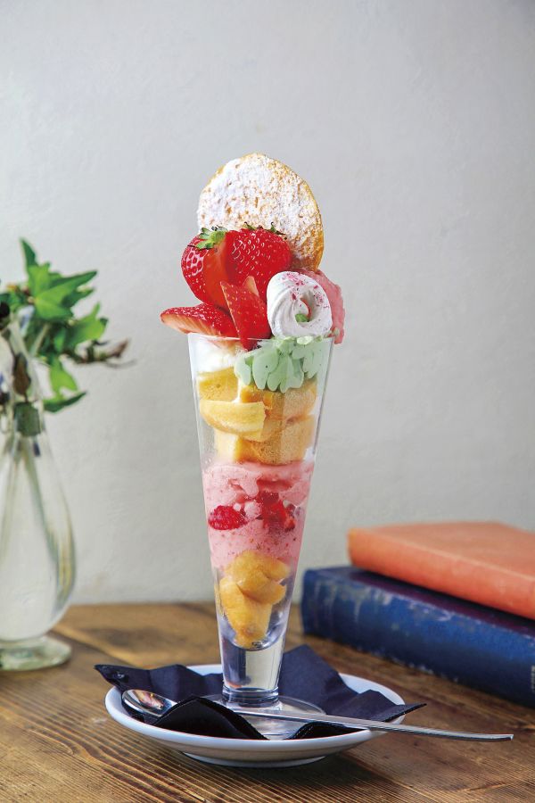 ドーナツパフェ いちご 1485円【販売期間2月～5月上旬】