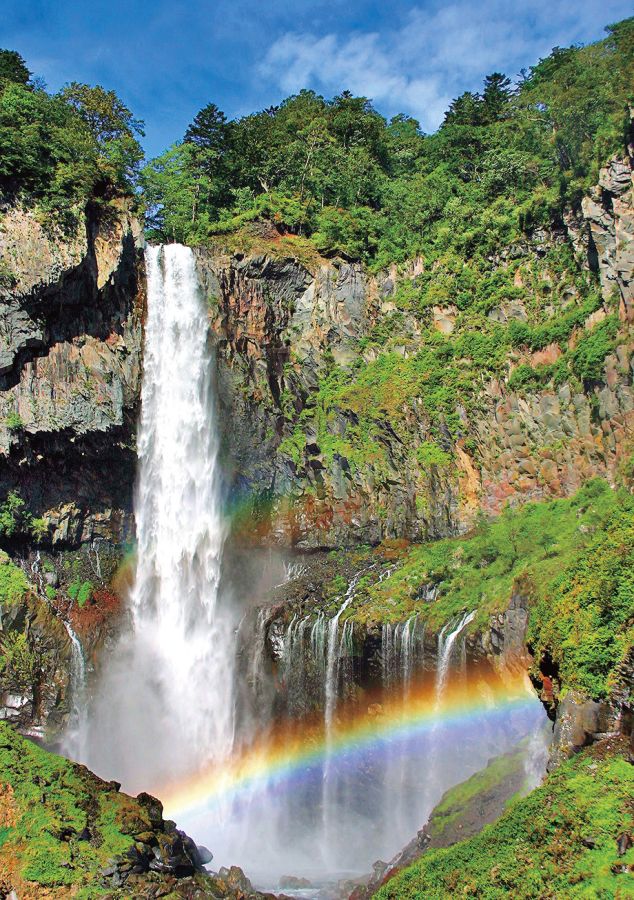 中禅寺湖から流れ出た毎秒約３ｔの水が落下