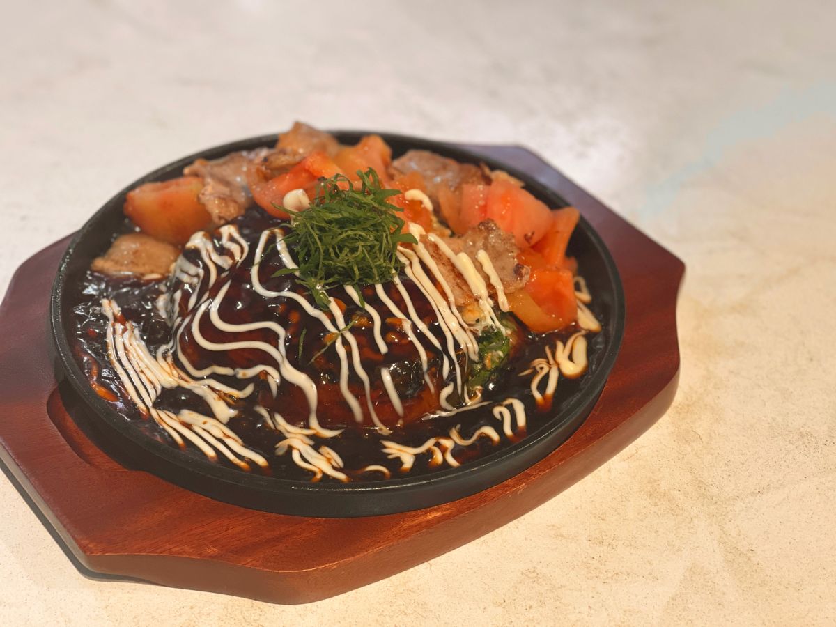 「無農薬野菜のトマトお好み焼き」1500円