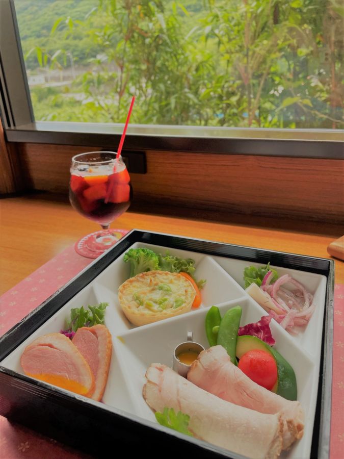 伊予灘ものがたりフレンチの「ミニコースランチ」5500円