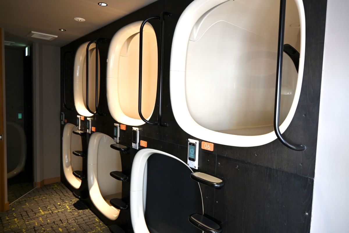 「休息カプセル」