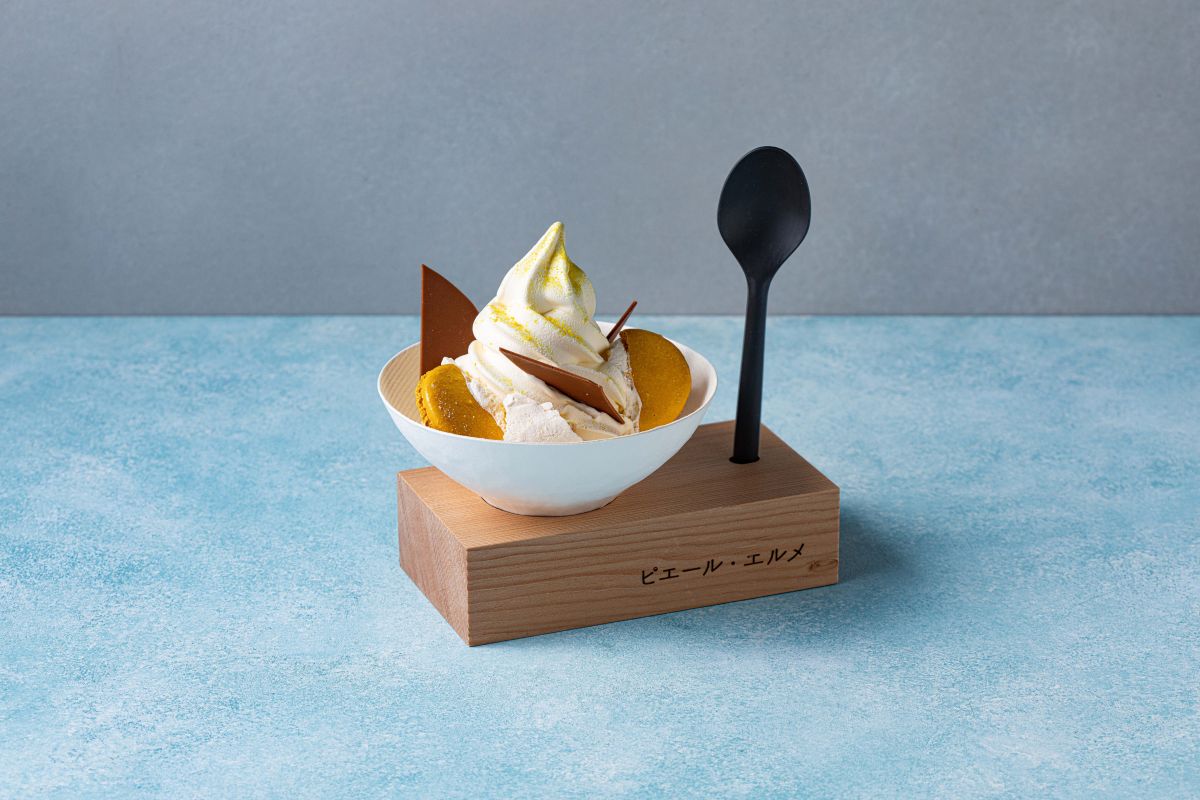 「バニラのソフトクリーム  Made in ピエール・エルメ」825円（イートイン）、810円（テイクアウト）