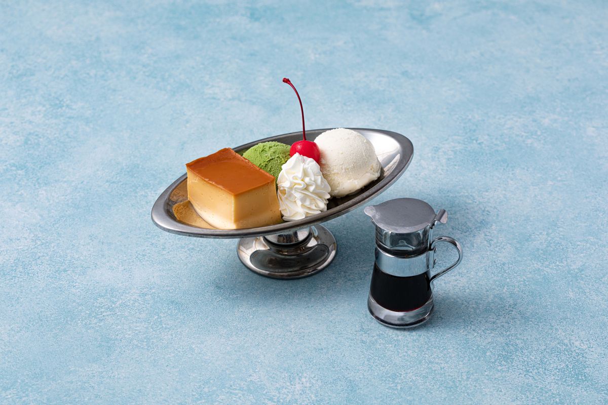 ほろにがプリンアイスセット　800円（イートインのみ）