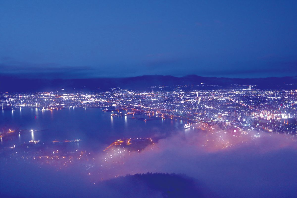 光と色が刻一刻と変わり 見ていて飽きない夜景