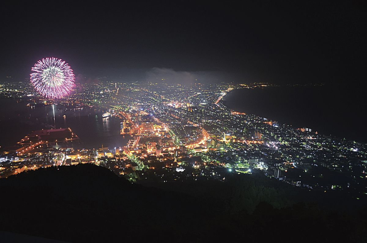 o函館の夏は花火大会がいくつも あるのでタイミングに合わせて旅行を