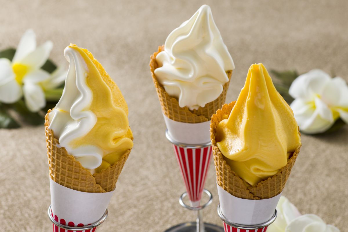 「ソフトクリーム」各500円