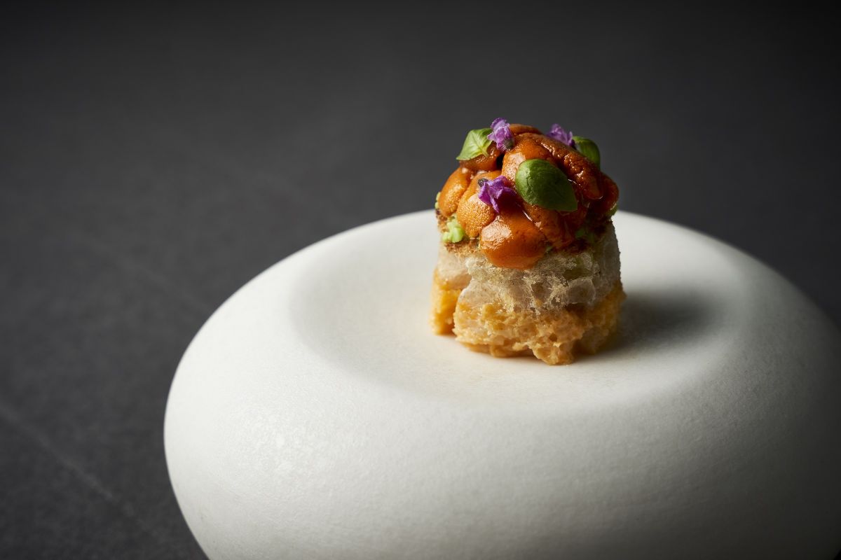 燻製フレンチのコースがメインの「燻製キッチン」はディナータイムのみ