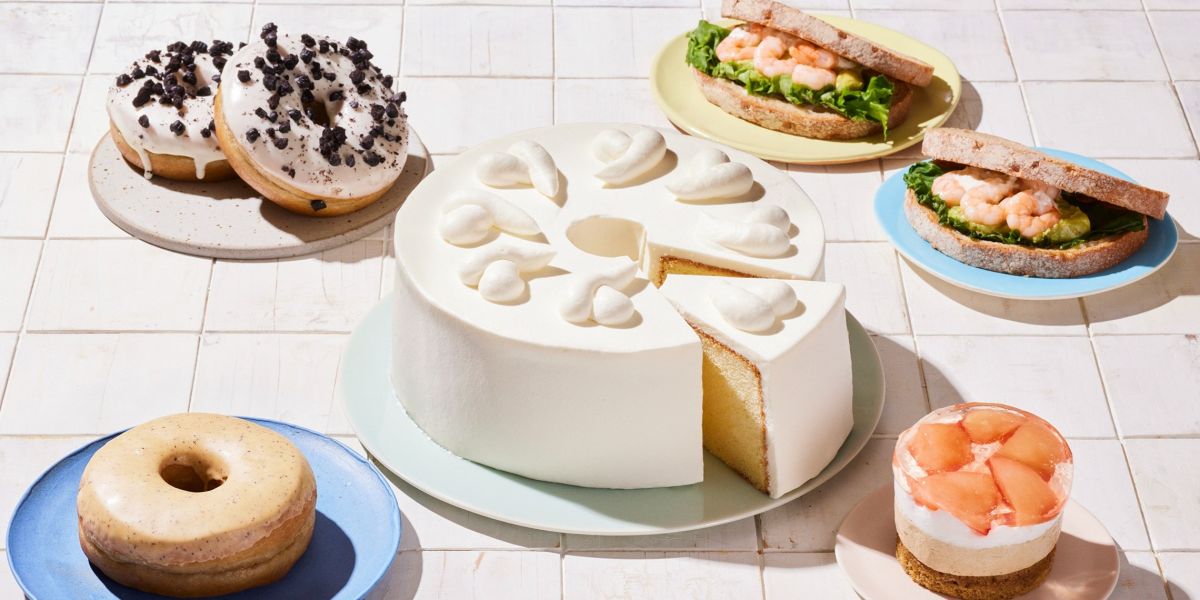 【スタバ新作】ジューシーな桃のスイーツや、食欲そそるフードも！2023年「サマーシーズン第3弾フード」が発売