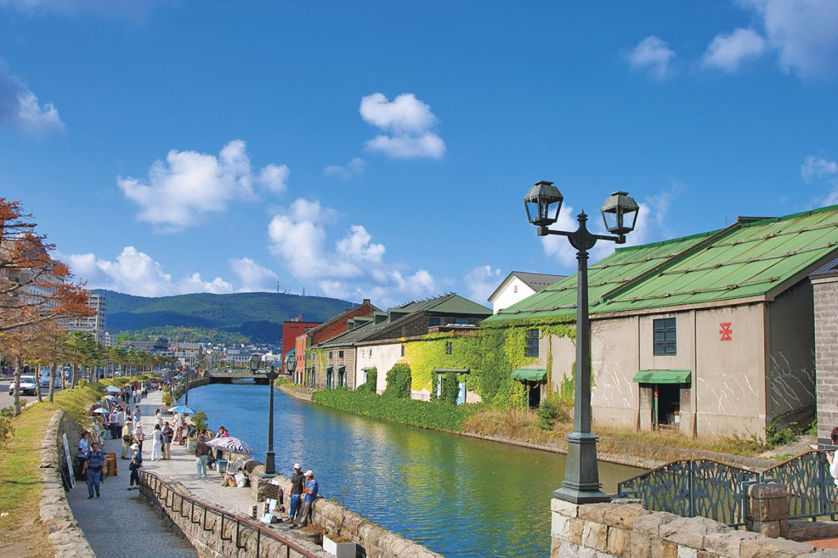 o風情ある石造り倉庫が立ち並ぶ小樽運河