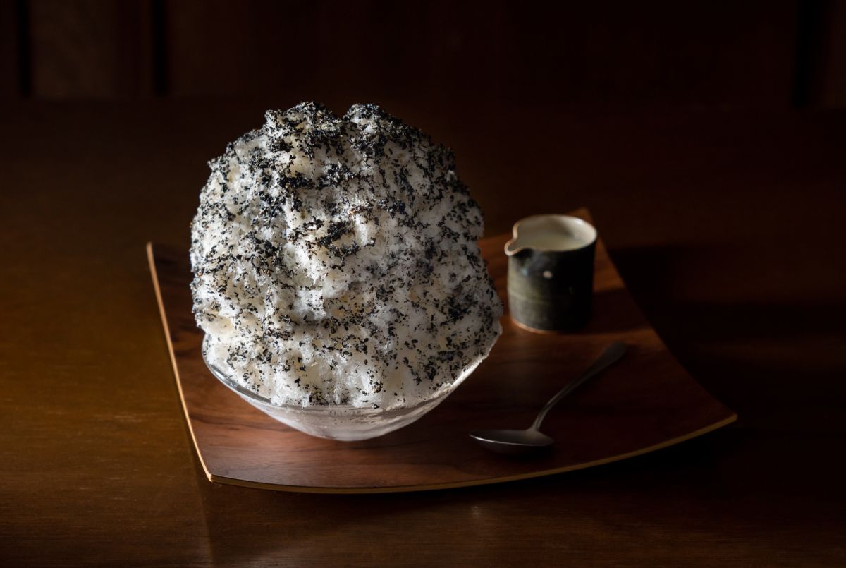 「黒胡麻練乳のかき氷」1100円