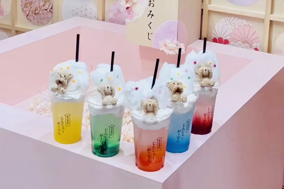 「ふわふわお空のてでぃじんじゃーくんソーダ」(写真提供:東京茶屋 じんじゃーがーでん)