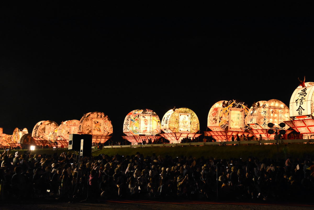 岩木川沿いで行われる「ねぷた流し」