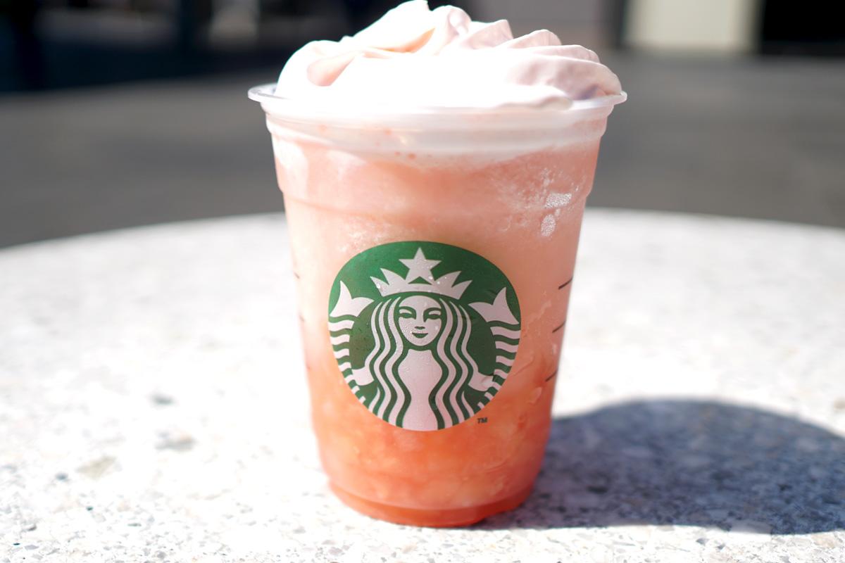 「GABURI ピーチ フラペチーノ®」 Tallサイズのみ 687円（持ち帰り）、700円（店内利用）