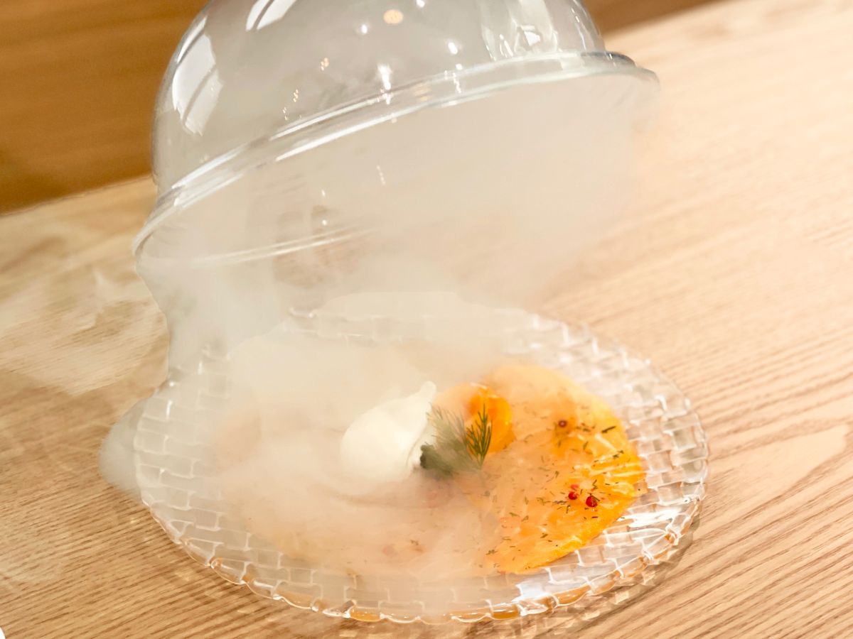 「自家製スモークサーモンのマリネ」1980円