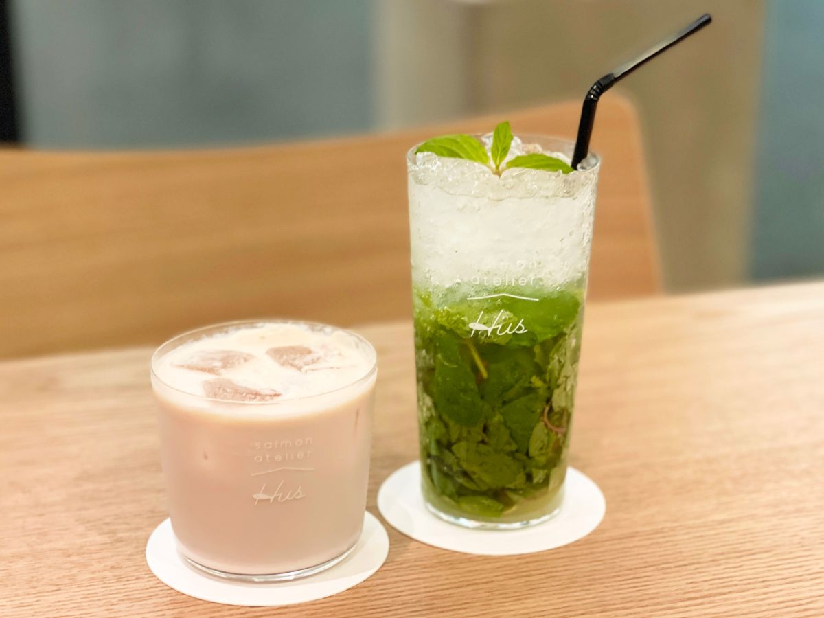 （左から）「ルビーチョコレート」990円、「モヒート」990円