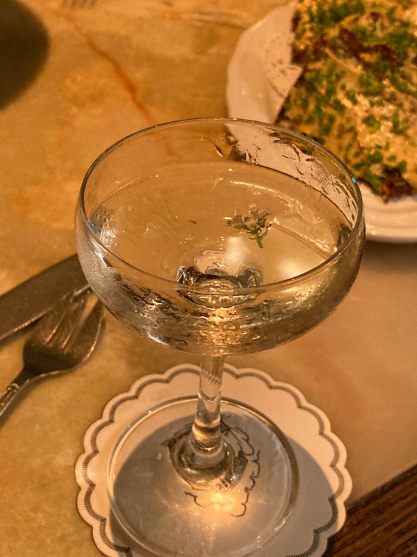 店名に付くギムレット24A$。ジンはタンカレーを使う