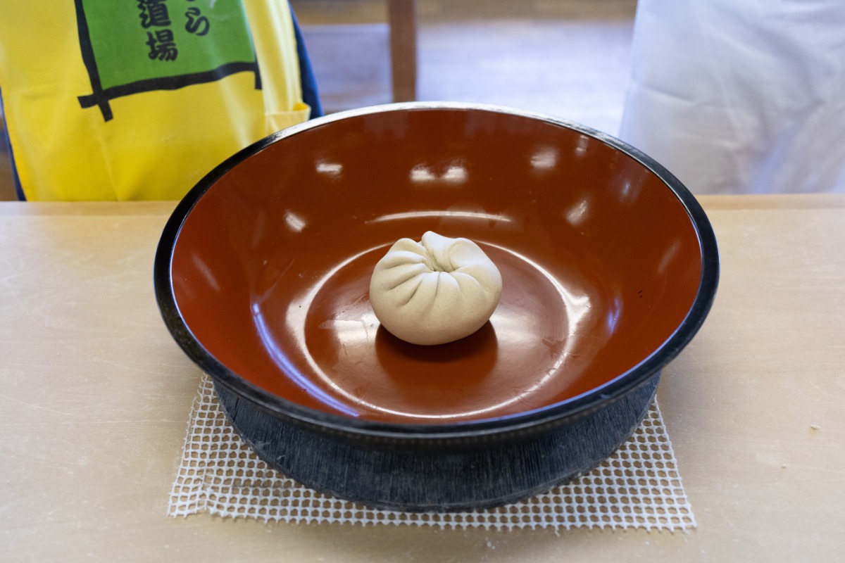 山根先生に菊ねりしてもらった生地。つやつやでなめらか。