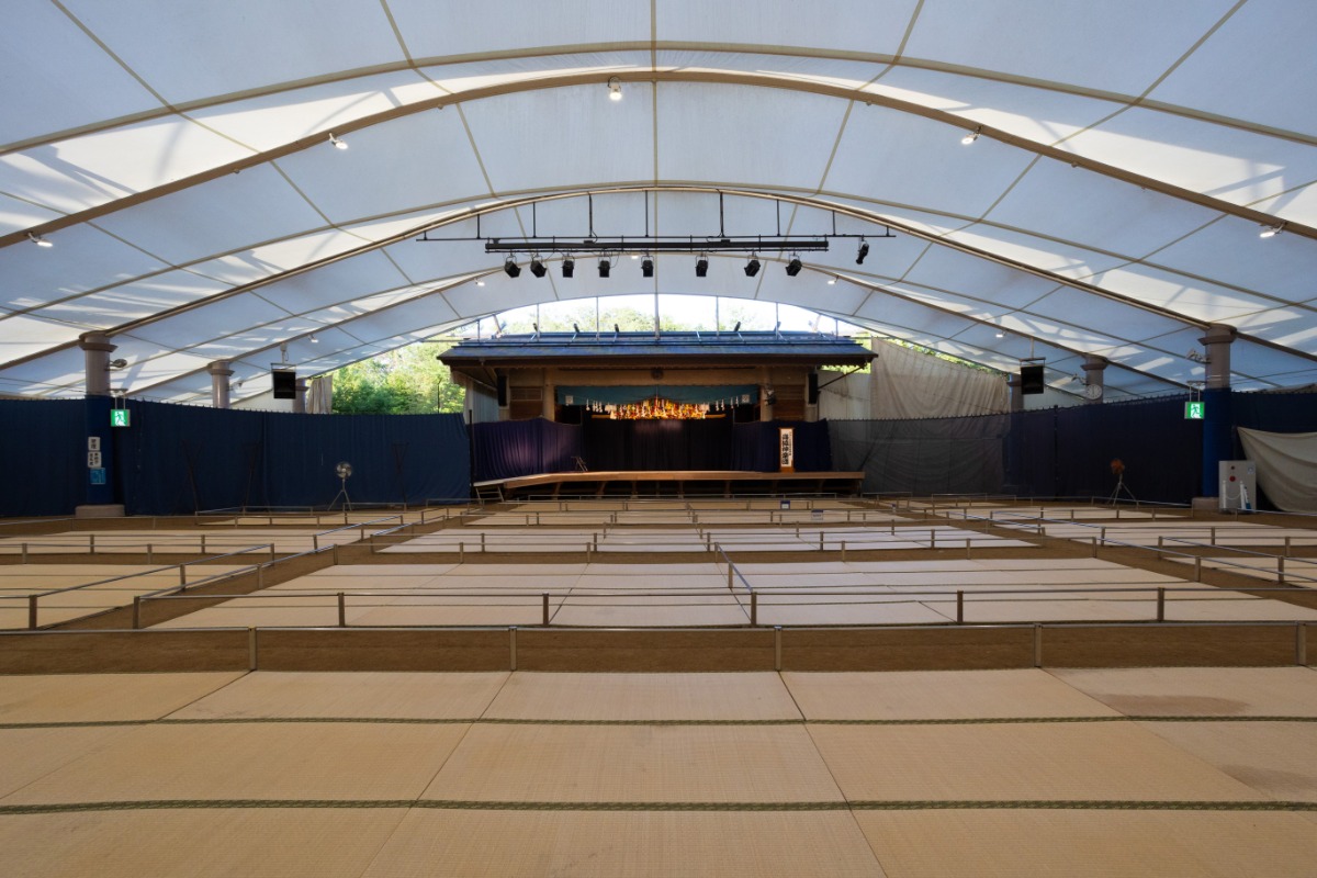 神楽門前湯治村の神楽ドーム