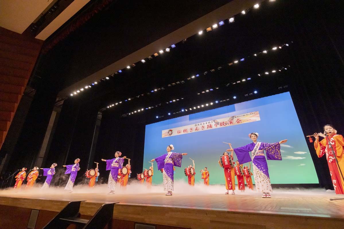 サブ会場で行われる「伝統さんさ踊り競演会」/写真提供:盛岡さんさ踊り実行委員会