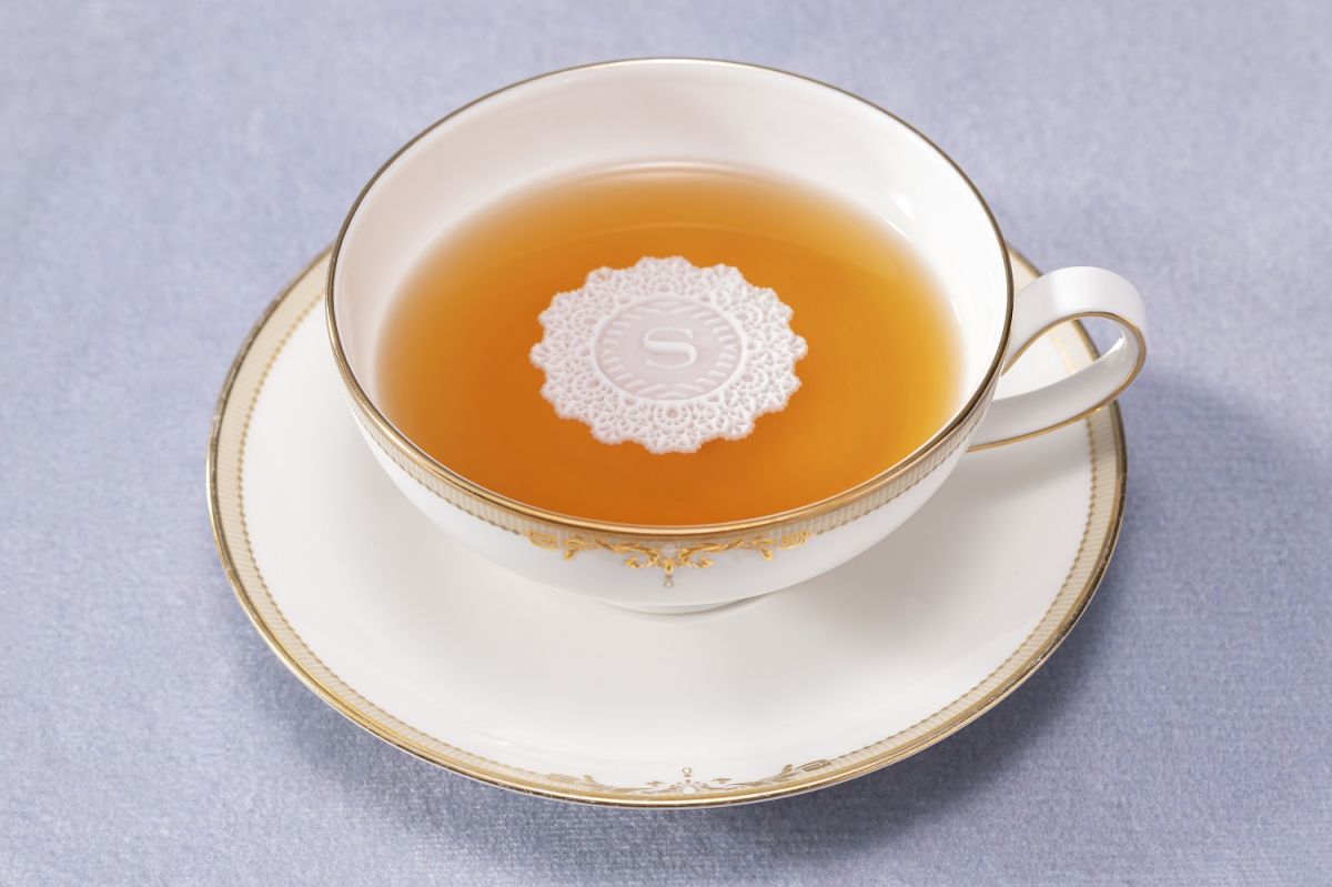 元宝塚歌劇団 みずき 愛氏がプロデュースした “シュガーレース®”付きの紅茶