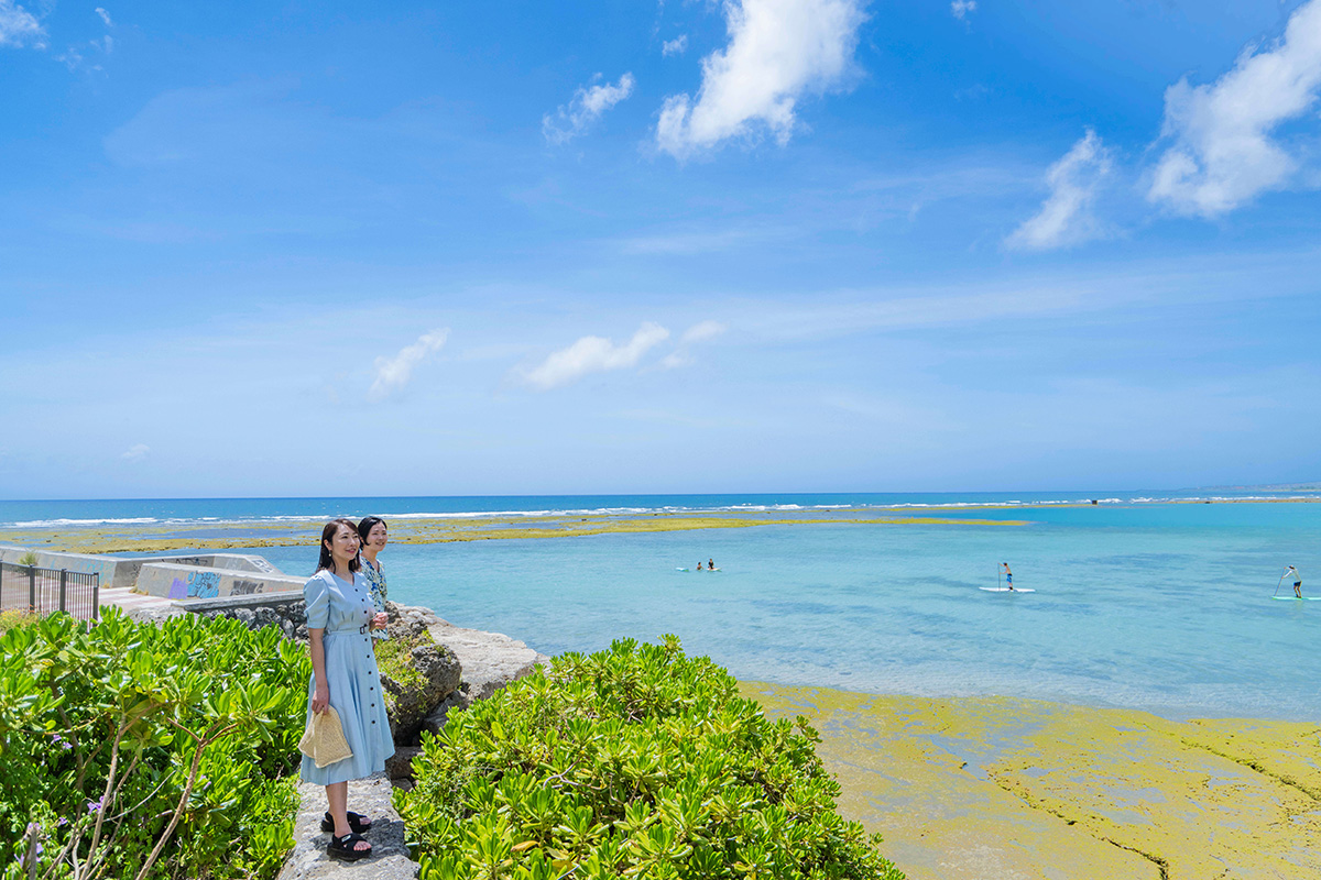 透明度の高い海が目の前に広がり、開放感抜群！吹き抜ける海風が気持ちいい