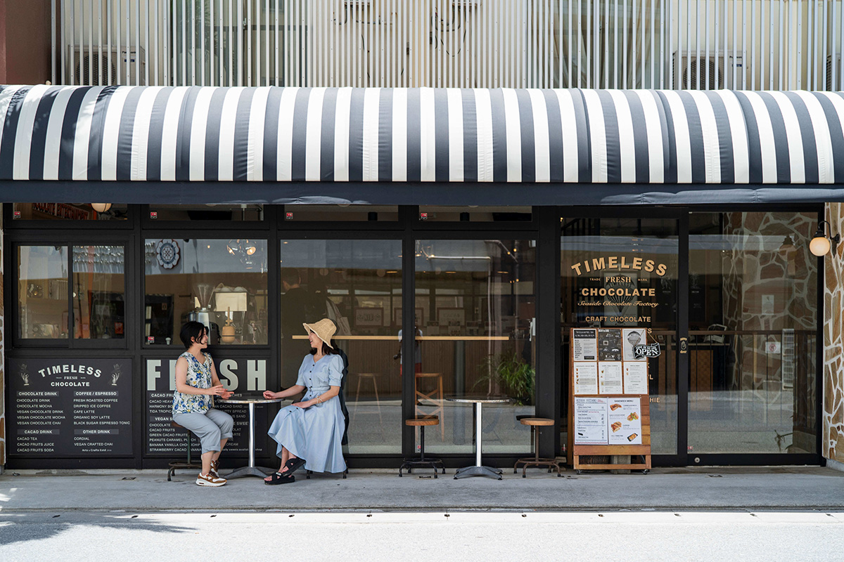 黒を基調にしたシックなたたずまい