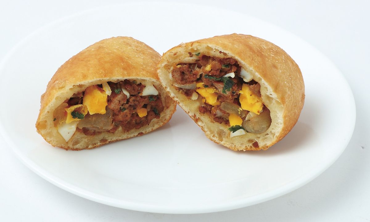 「沢屋 旧軽井沢店」のもちもちのピロシキ400円