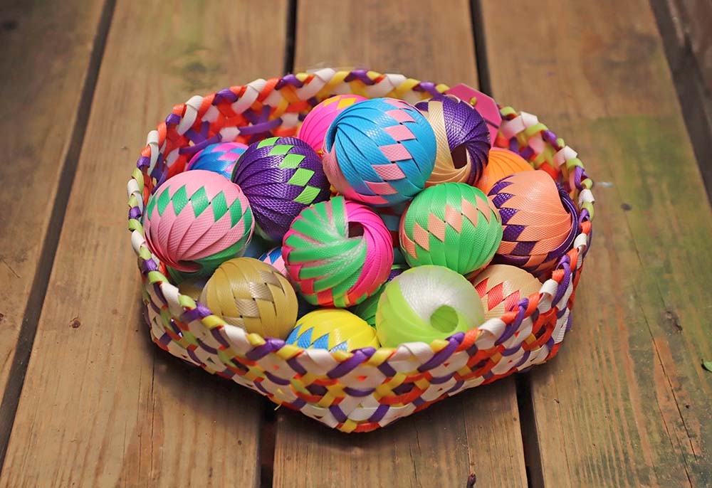 ボール　各NT$99