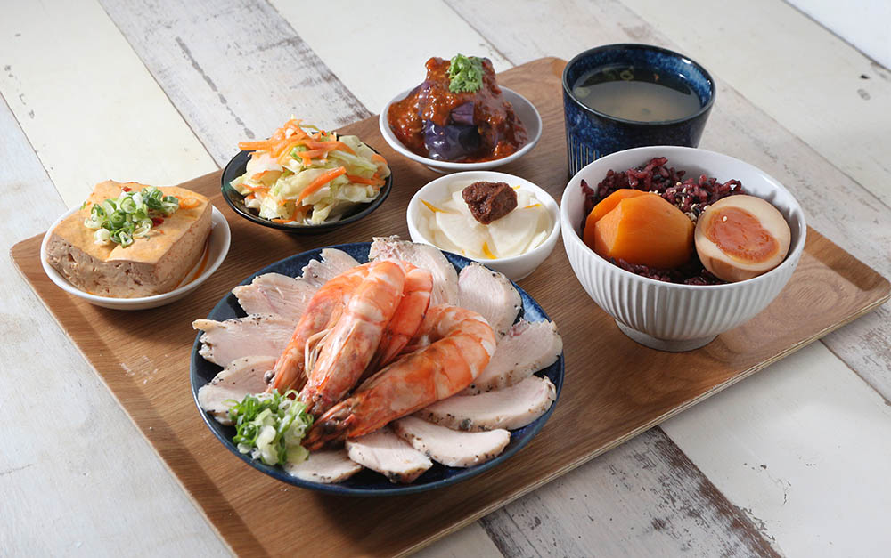 雞胸肉×醉蝦(ジーションロウ×ズェイシャー、鶏むね肉と茹で海老の定食) 328NT$