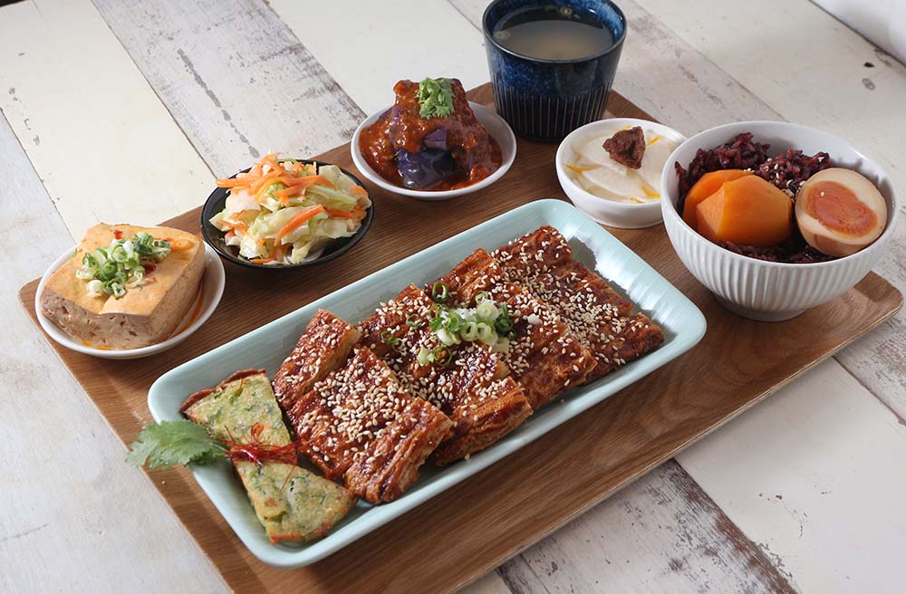 蔬食味增烤豆包(スースーウェイゼンカオドウバオ、湯葉の味噌焼き定食) 297NT$