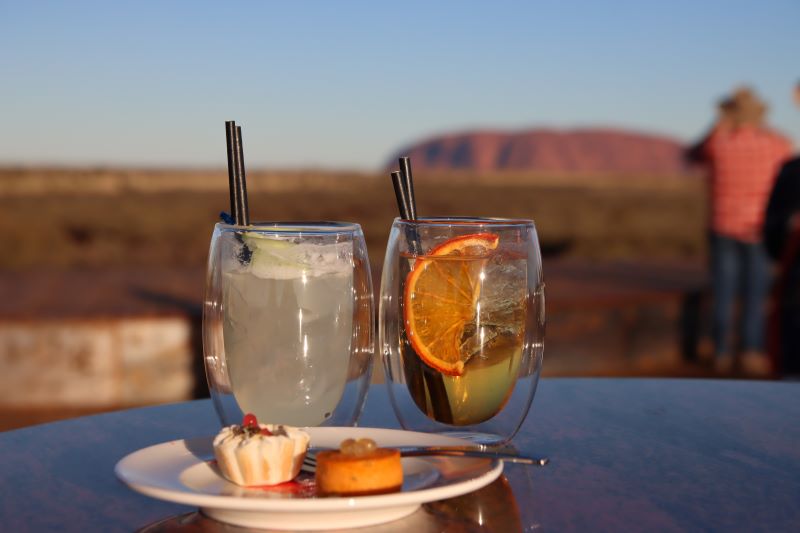 飲み物や軽食はツアー代金に含む