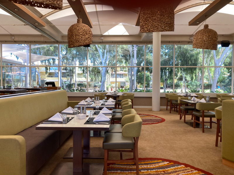セイルズ・イン・ザ・デザート・ホテルのレストラン