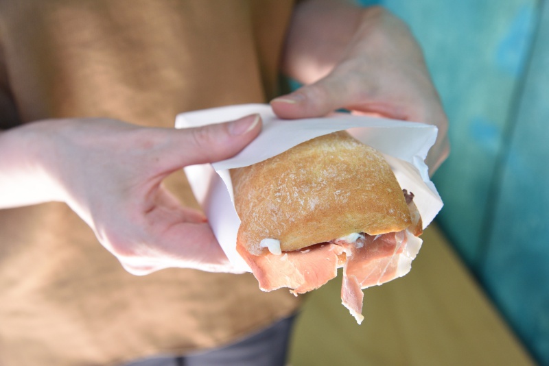 生ハムとチーズのあんカスクート702円