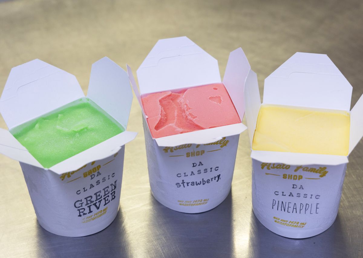 左からグリーンリバー、ストロベリー、パイナップル 各$6.99