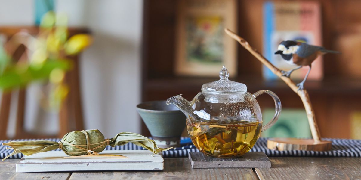 京都で日曜日だけ開く、ギャラリー&喫茶室「雪月の鳥 / 土と植物と手仕事」。野草茶と郷土菓子に北国を想う