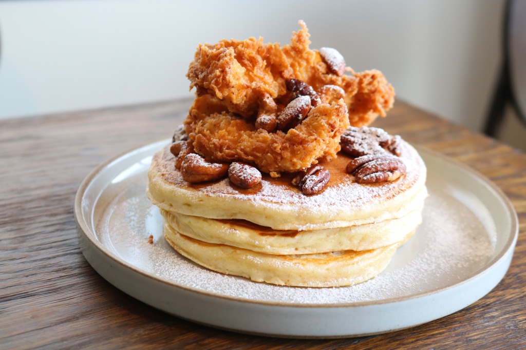 バターミルクパンケーキ フライドチキンとハニーナッツクリーム2000円